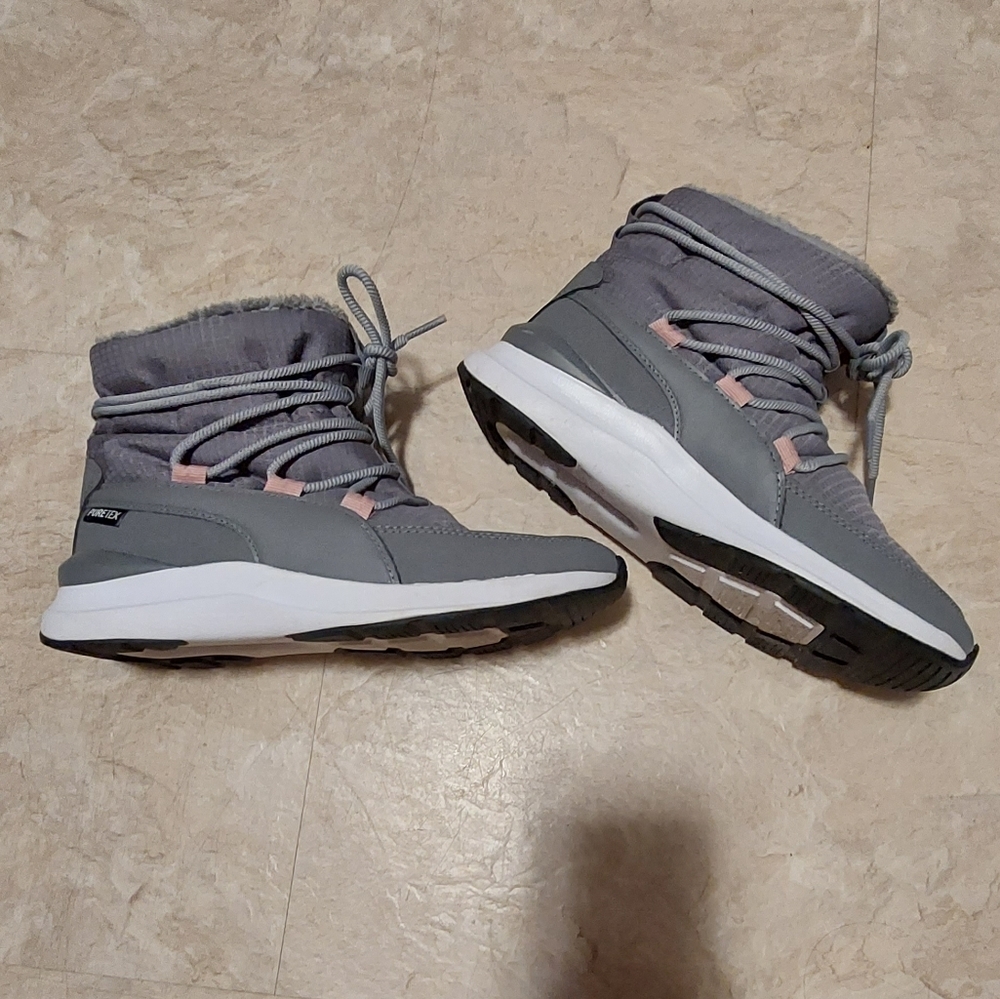 Puma boots  size 4C